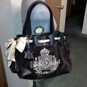 Large Signature Juicy Couture hand bag.